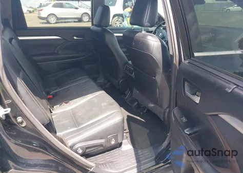 2017 Toyota Highlander Xle z USA, uszkodzony, nr VIN 5TDKZRFHXHS509618